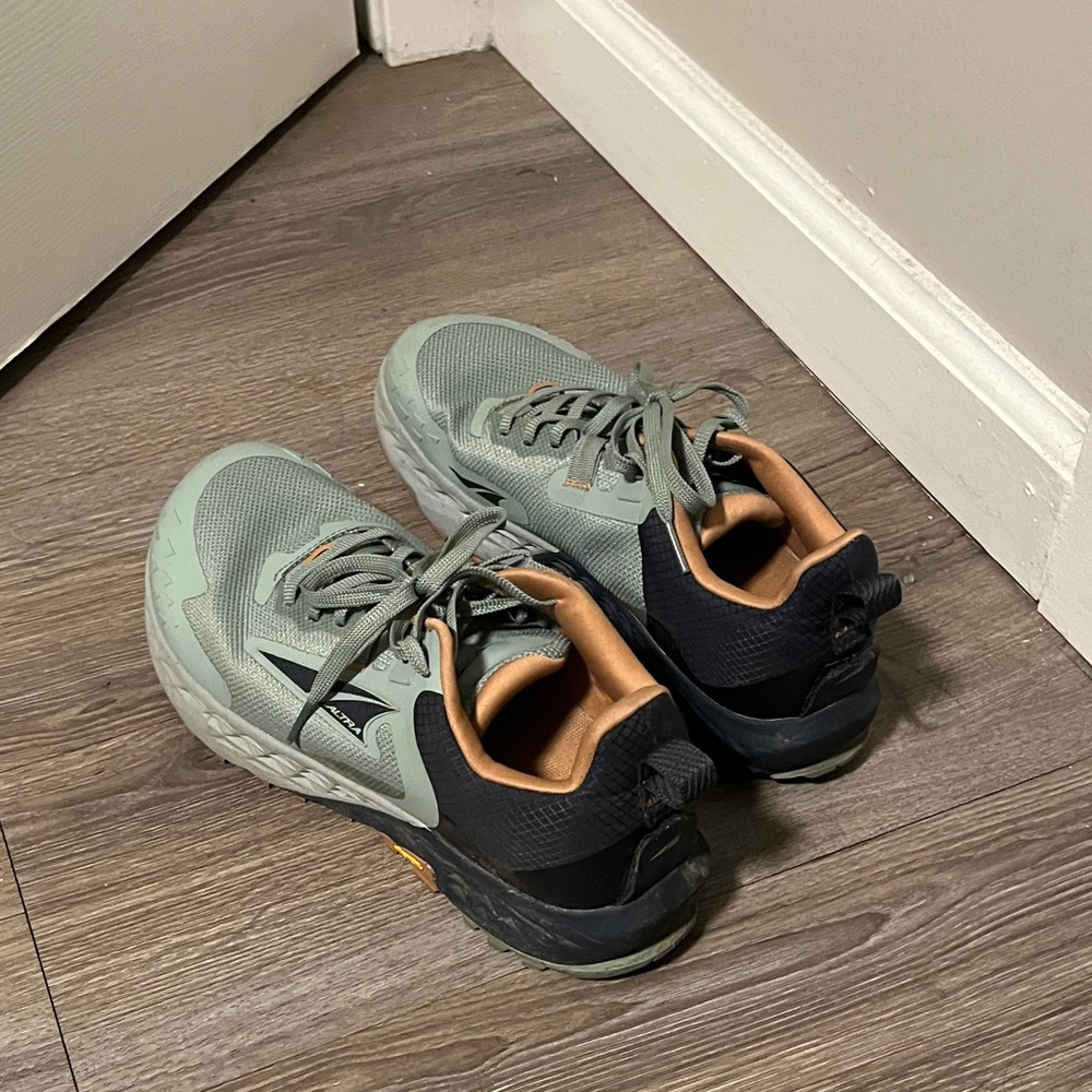 Altra Trail Running
Blue and Cream Running Shoes